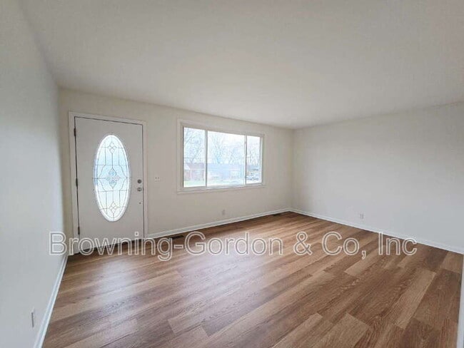 Building Photo - 241 Bonnacroft Dr