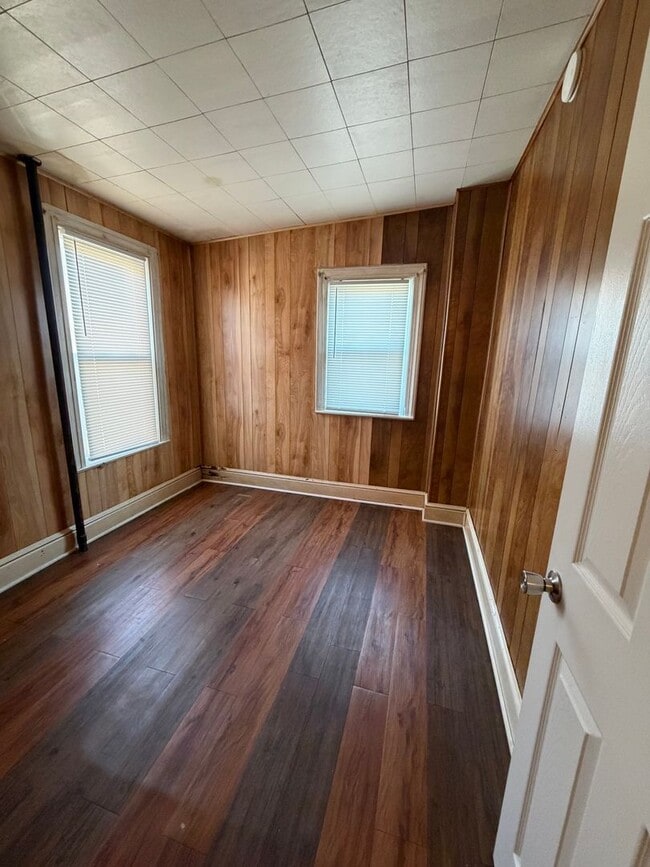 Building Photo - Three bedroom one bath home close route 30