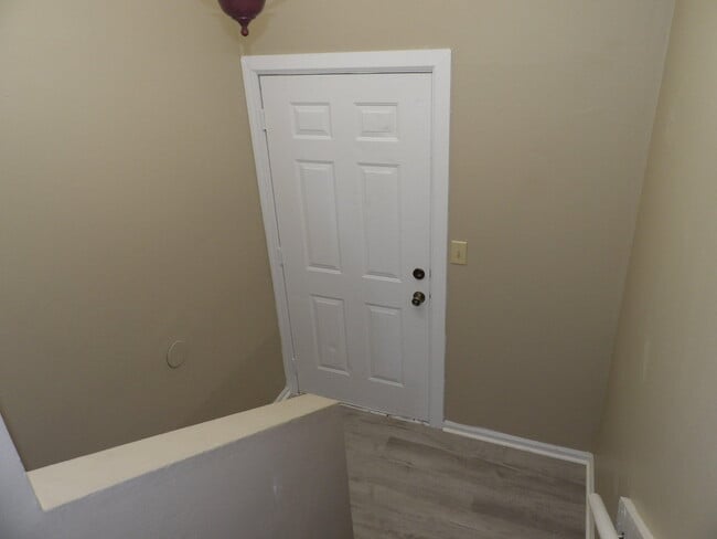 Building Photo - 217 Landings Dr