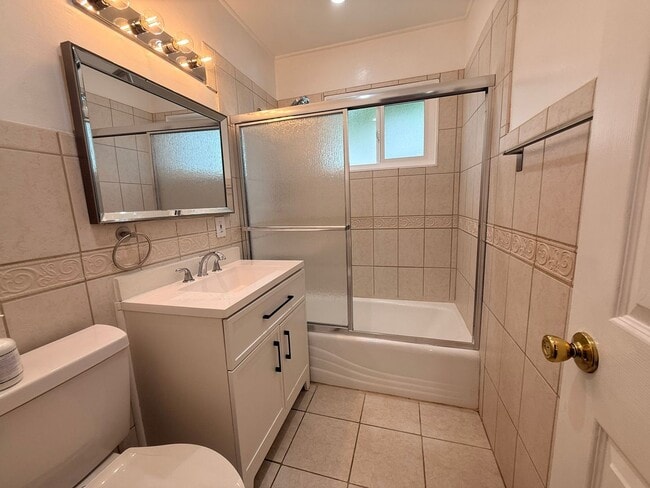 Building Photo - Spacious 3BR Home with Central AC & Private Yard in Baldwin Park