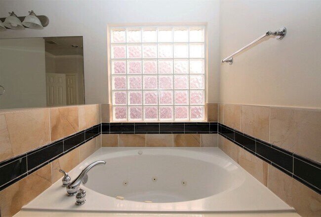 Building Photo - 13315 Olive Trce