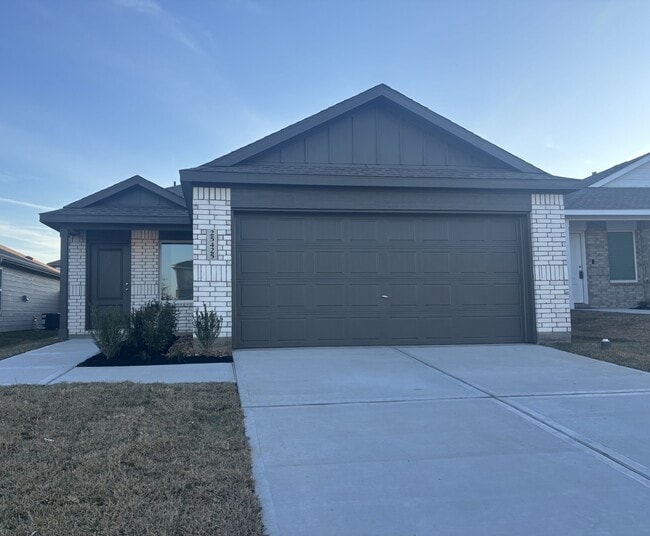 Building Photo - 25425 Carnation Ct