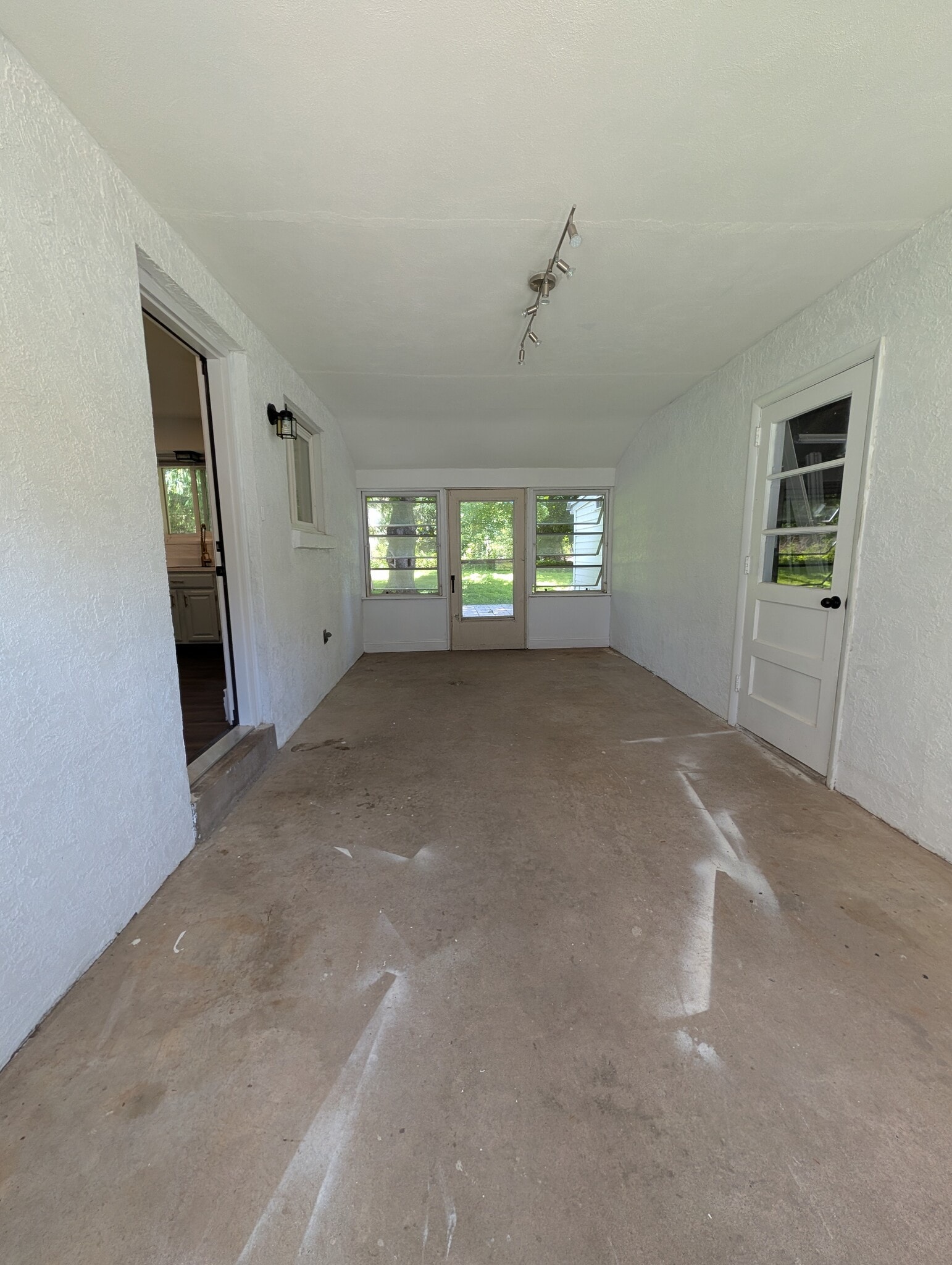 Building Photo - 15 N Forge Manor Dr