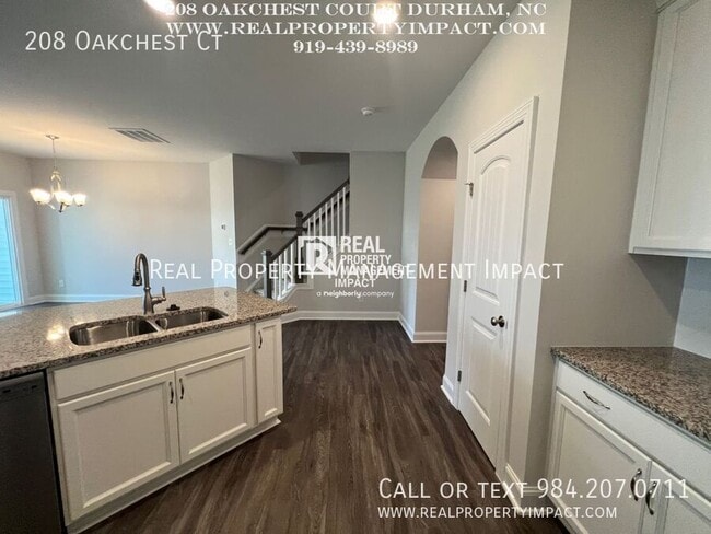 Building Photo - 208 Oakchest Ct