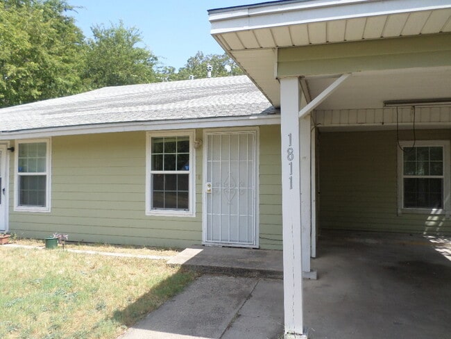 Building Photo - 1811 Poage Ave