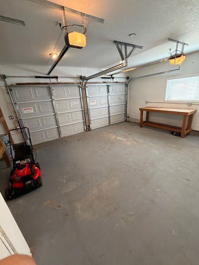 Building Photo - 1085 Saville Ave