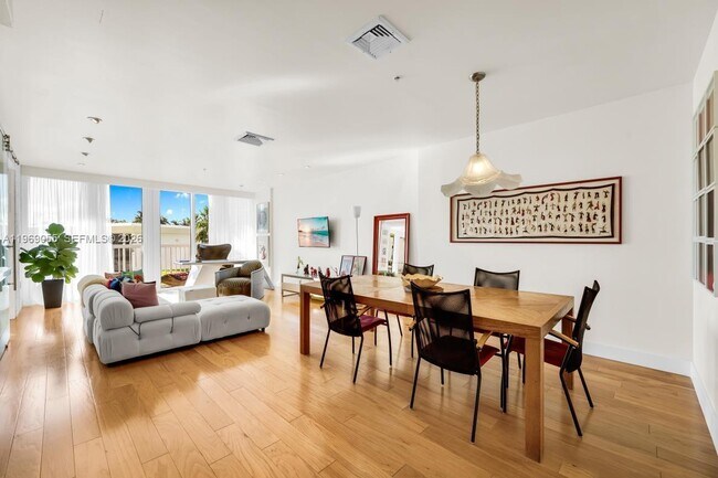 Building Photo - 10275 Collins Ave