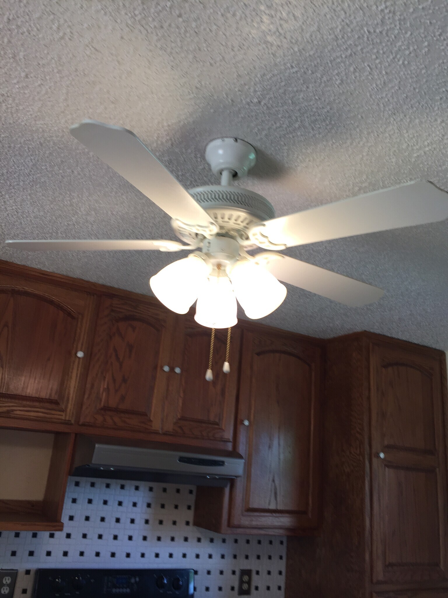 Ceiling fan in kitchen - 4123 Villa Dr