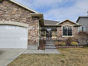 Building Photo - Come Check Out This Newly Updated 5 Bedroom 3 bathroom Home in South Jordan!