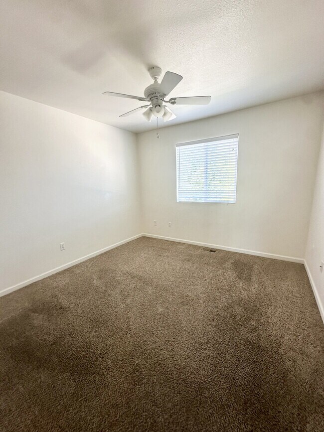 Building Photo - Charming Townhouse for Rent in Cheyenne, WY