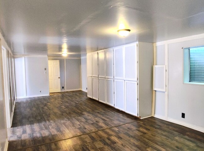 Building Photo - Great 5 Bed 3 Bath Rambler Home in Sandy