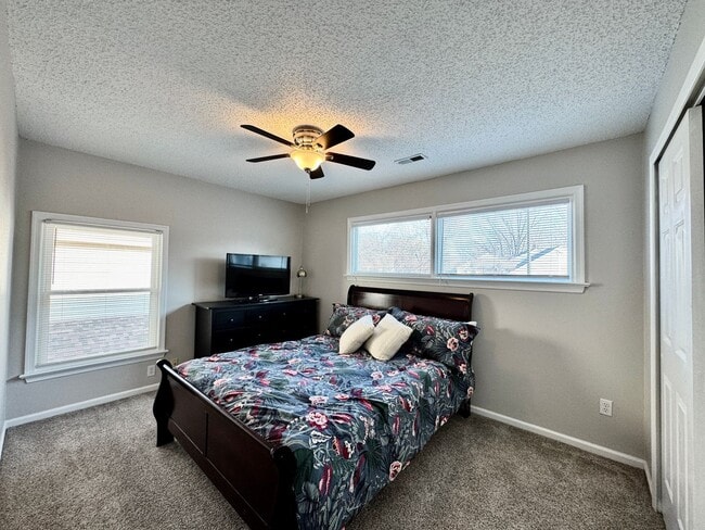 Building Photo - A Fabulous Home w/Water & Golf Course Views Available 05-04-26! Fenced Yard & Dog-Friendly!