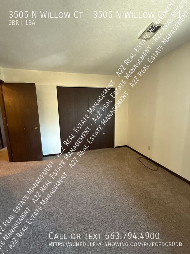 Building Photo - 2 bedroom, 1 bath move in ready- walking d...