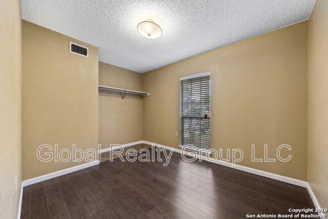 Building Photo - 109 Meadow Way