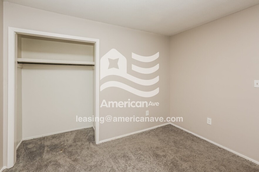Building Photo - 187 E Woodcrest Dr