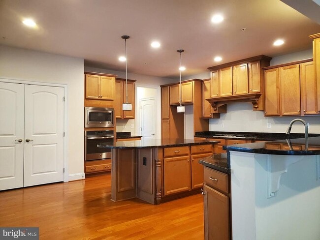 Building Photo - 411 Greenebaum Ln