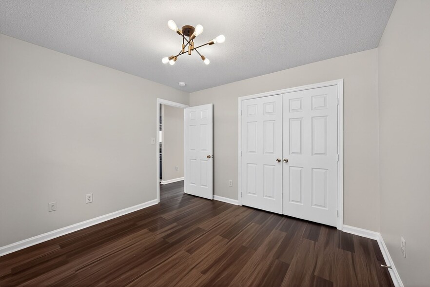Building Photo - 4246 Villas Dr