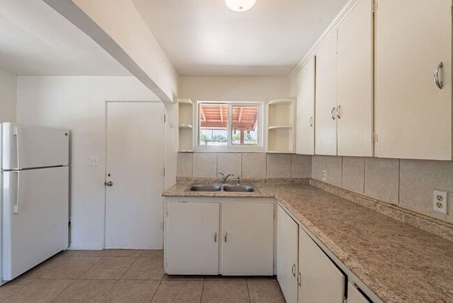 Building Photo - Desert Light & Outdoor Living – Tucson 2 B...