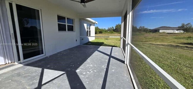 Building Photo - 1509 Sara Ave S