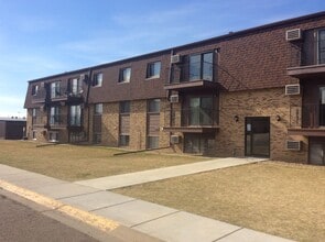 Building Photo - 679 19th St W