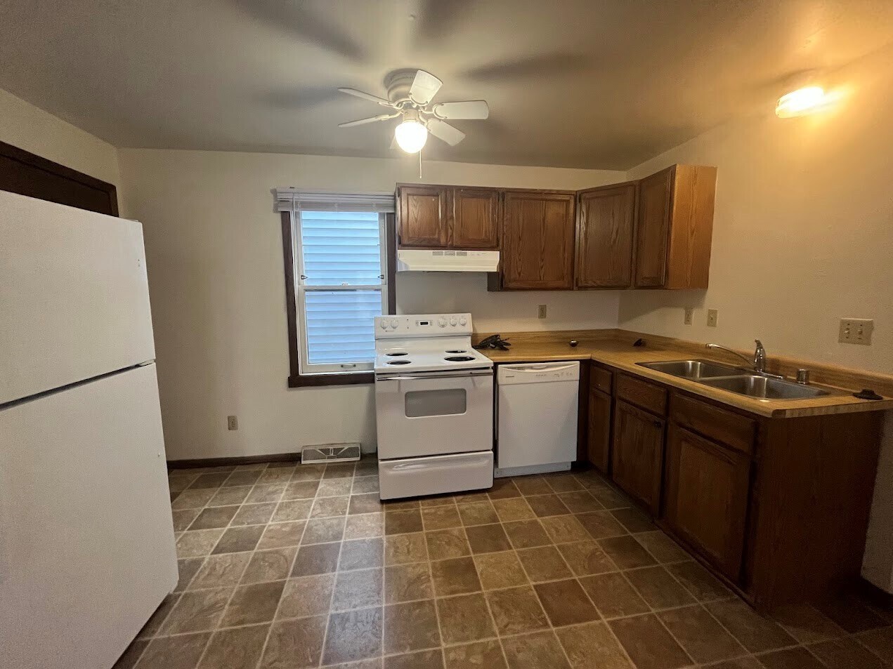 Building Photo - 411 W Doty St