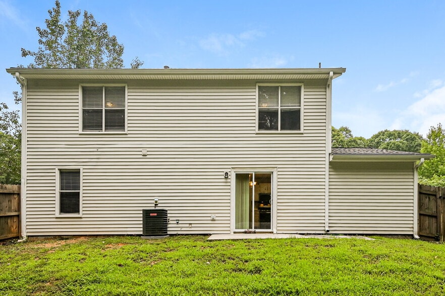 Building Photo - 1612 Picadilly Ct NE