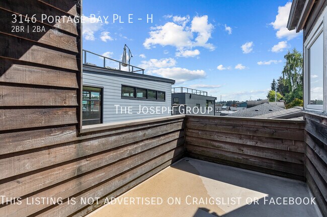 Building Photo - One of a kind 2 bed/1.75 bath houseboat ov...