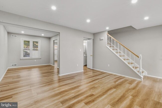 Building Photo - 18 Madison St