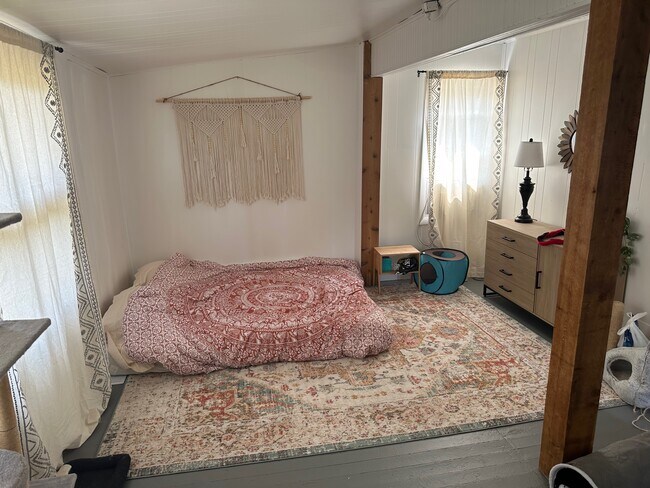 Building Photo - 7801 Oak Ave