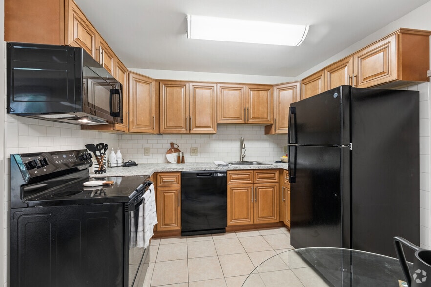 1BR, 1BA - 790SF - Kitchen - Kuser Village