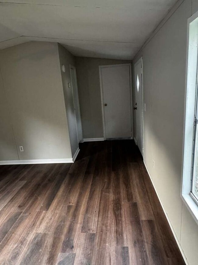 Building Photo - 2 Bedrooms - 2 Bathrooms