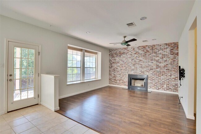 Building Photo - 10321 Beard Ave