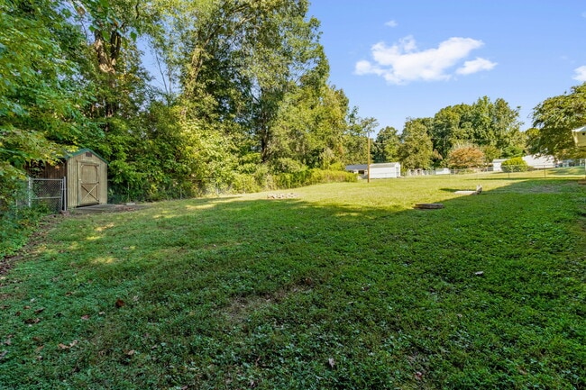 Building Photo - 200 Cedarwood Trail