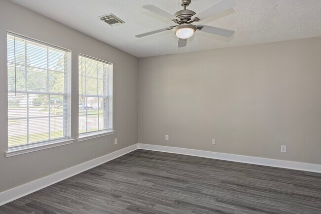 Building Photo - 18178 Woodsdale Ct
