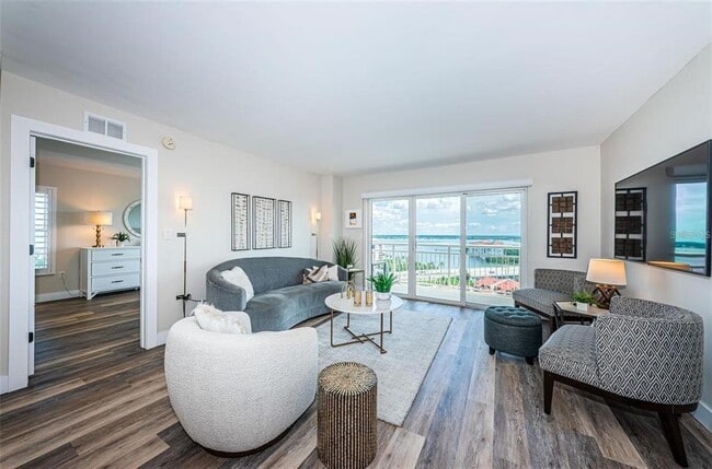 Building Photo - 4900 Brittany Dr S