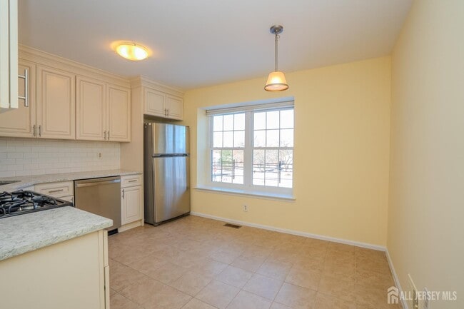 Building Photo - 42 Chicopee Dr