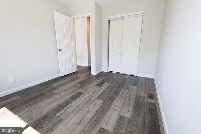 Building Photo - 49 5 Crown Royal Cir