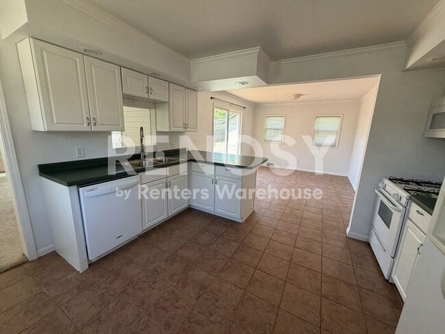 Building Photo - Availablae July 1st 4 Bedroom 2 Bath Single Family Home in Rochester