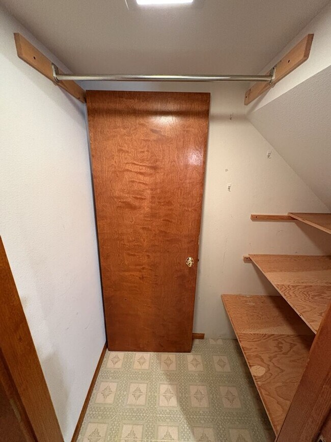 Building Photo - Updated 3BD/2BA with Garden Basement & Low Maintenance Living