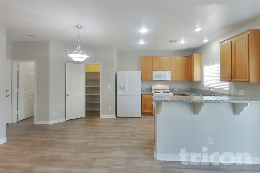 Building Photo - 4928 Blue Bay Ct