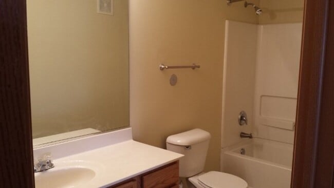 Building Photo - 1 Bedroom 1 Bath Condo!