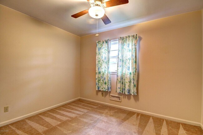 Building Photo - Available NOW - 4 beds/ 2 baths - $2,000/mo