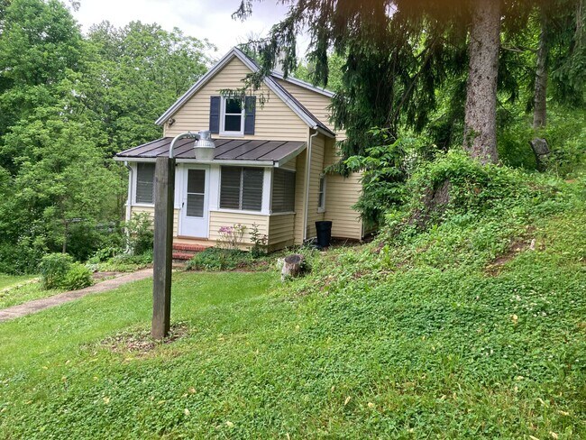 Building Photo - Charming 2 Bedroom/1.5 Bathroom Home in Cockeysville, MD!