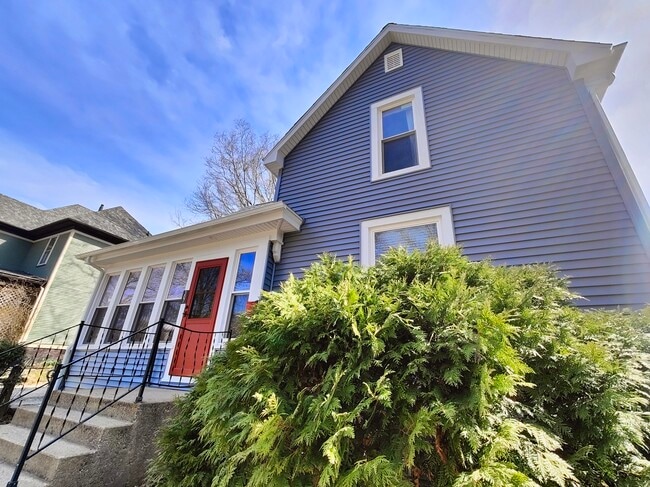 Building Photo - 307 W Illinois St