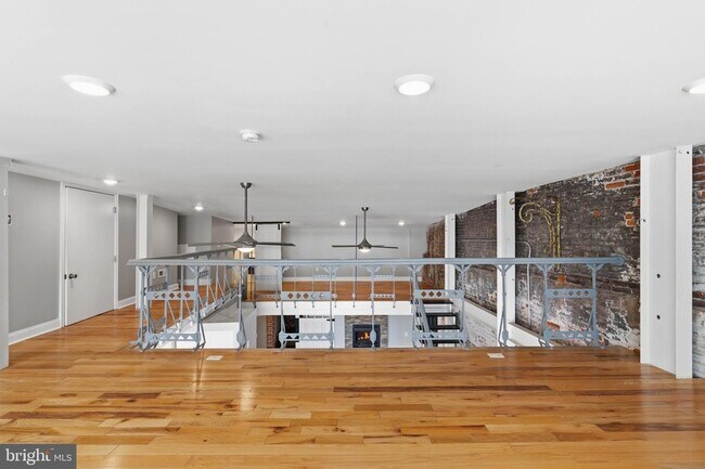 Building Photo - 310 N 13th St
