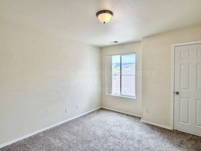 Building Photo - 3870 Strawberry Field Grove