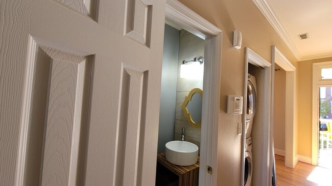 Building Photo - Manor Place