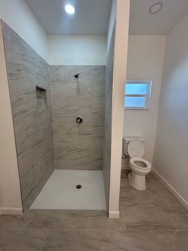 Building Photo - JUST BUILT! Spacious 4Bd /2Ba /2CG Single Family Home