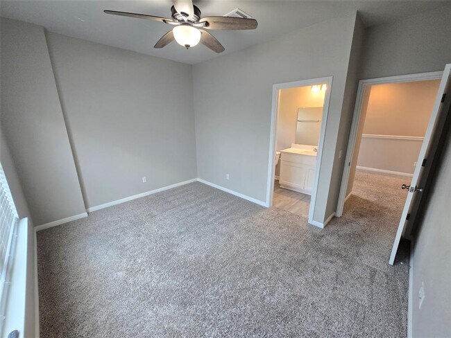 Building Photo - 2208 Limestone Lake Dr