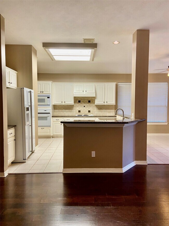 Building Photo - 2915 Sycamore Tree Ct